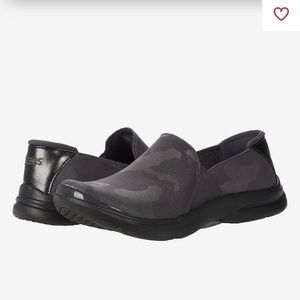 New! Bzees Washeable Shoes Jitterbug in Gray Camo